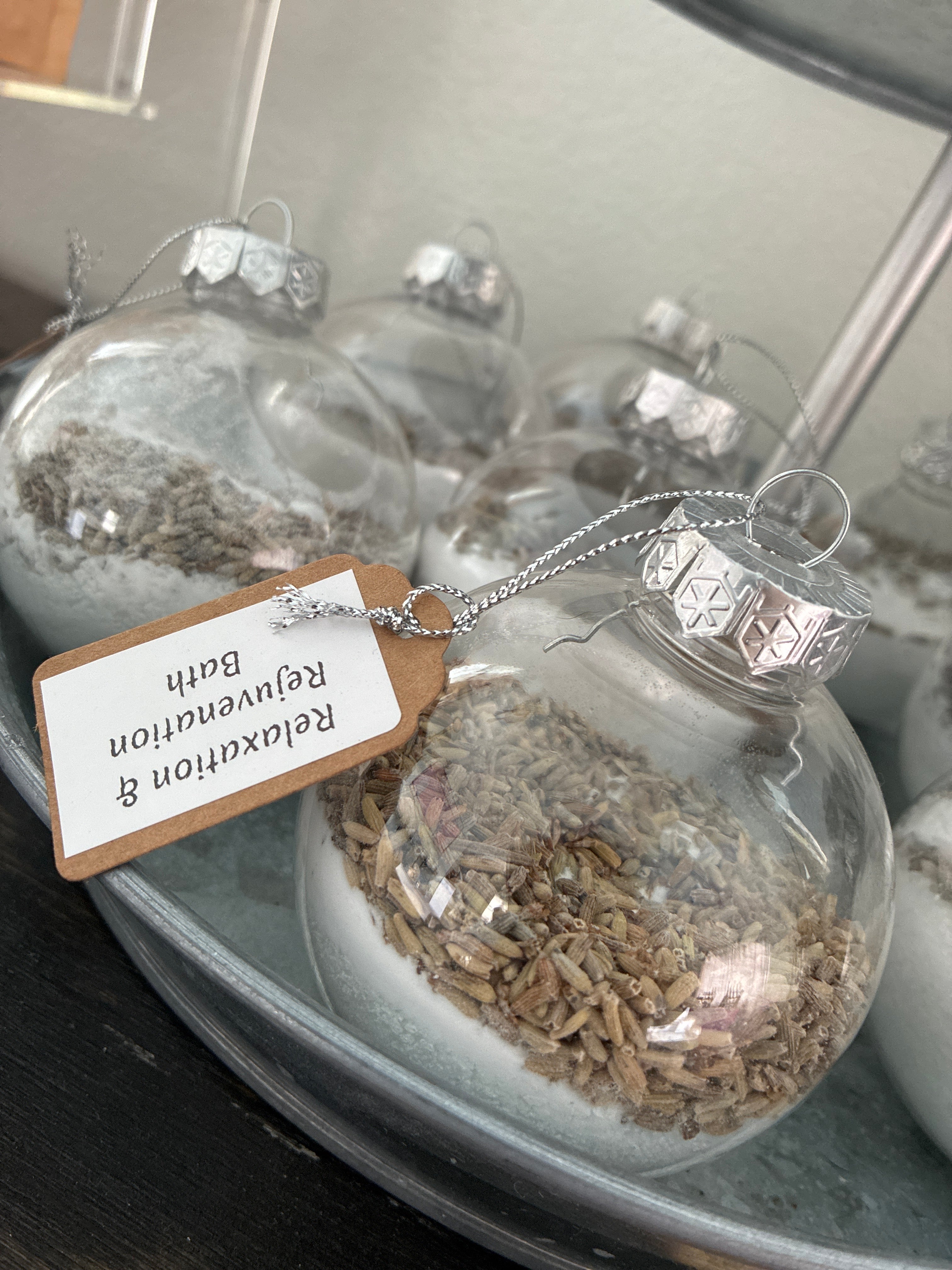 Relaxation bath ornament